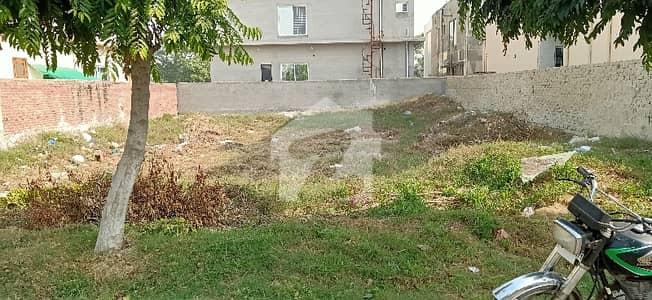 18 Marla Plot Available For Sale