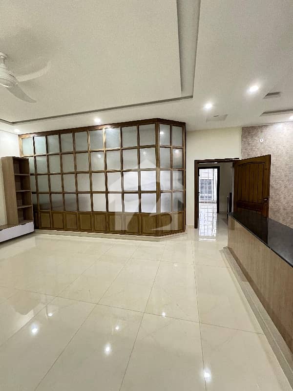 FIVE MASTER BEDROOM & EXTRA LAND AND CORNER FIVE MASTER BEDROOM & EXTRA LAND AND CORNER