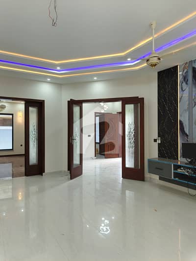Brand New 1 Kanal Full House Available For Rent