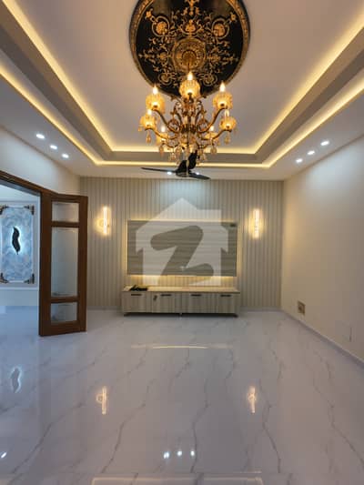 Beautiful 10 Marla Bungalow In Top City-1