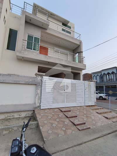 ایم اے جناح روڈ ملتان میں 3 کمروں کا 5 مرلہ مکان 33.0 ہزار میں کرایہ پر دستیاب ہے۔