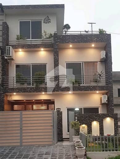 A 1000 Square Feet House Located In D-12/1 Is Available For sale