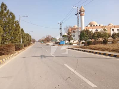 انجنیئرز کوآپریٹو ہاؤسنگ ڈی ۔ 18,اسلام آباد میں 1 کنال رہائشی پلاٹ 1.4 کروڑ میں برائے فروخت۔