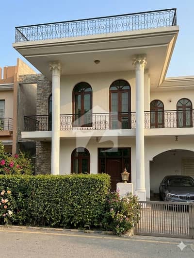 جی ۔ 10 اسلام آباد میں 5 کمروں کا 10 مرلہ مکان 7.25 کروڑ میں برائے فروخت۔