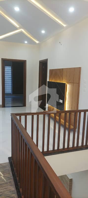 10 MARLA NEW HOUSE AVAILABLE FOR SALE