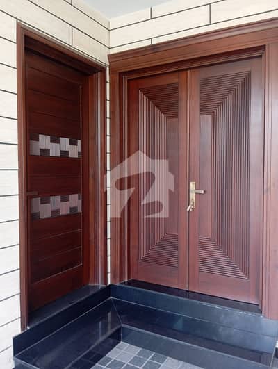 10 MARLA BRAND NEW LUXURY HOUSE AVAILABLE FOR SALE