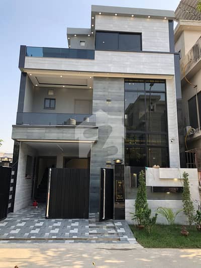 5 Marla Brand New Modern Design Lavish House For Sale In Tulip Block Park View City Lahore | For Discounted Price And Original Pictures Download The App "Signature Lands".