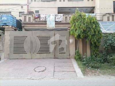 مرغزار آفیسرز کالونی لاہور میں 10 کمروں کا 1 کنال مکان 7.35 کروڑ میں برائے فروخت۔