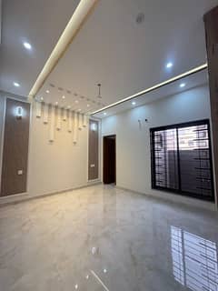 5 Marla Brand New Modern Design Lavish House For Sale In Park View City Lahore | For Discounted Price And Original Pictures Download The App "Signature Lands".
