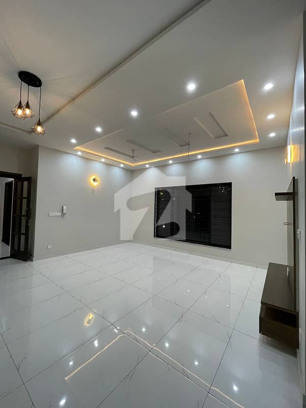 1 KANAL LUXURY HOUSE AVAILABLE FOR SALE 1 KANAL LUXURY HOUSE AVAILABLE FOR SALE