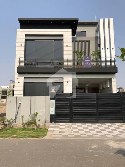 5 Marla Brand New Modern Design Lavish House For Sale In Park View City Lahore | For Discounted Price And Original Pictures Download The App "Signature Lands".