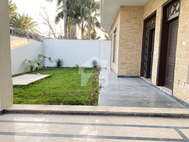 Beautiful Newly Renovated Dead End House With Huge Car Parking Beautiful Newly Renovated Dead End House With Huge Car Parking