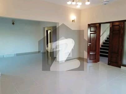 عسکری 6 ملیر کنٹونمنٹ,کینٹ,کراچی میں 5 کمروں کا 12 مرلہ مکان 6.68 کروڑ میں برائے فروخت۔ عسکری 6 ملیر کنٹونمنٹ,کینٹ,کراچی میں 5 کمروں کا 12 مرلہ مکان 6.68 کروڑ میں برائے فروخت۔