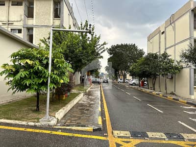 Front Face Investor Price 3bed Rooms With Servant Quarter Apartments Available For Sale