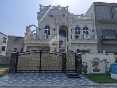 سٹی ہاؤسنگ سوسائٹی گوجرانوالہ میں 5 کمروں کا 10 مرلہ مکان 4.5 کروڑ میں برائے فروخت۔