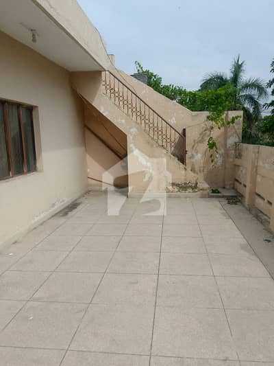 10 Marla Double Unit Old House For Sale Is Available In Phase 1 Block D, DHA Lahore