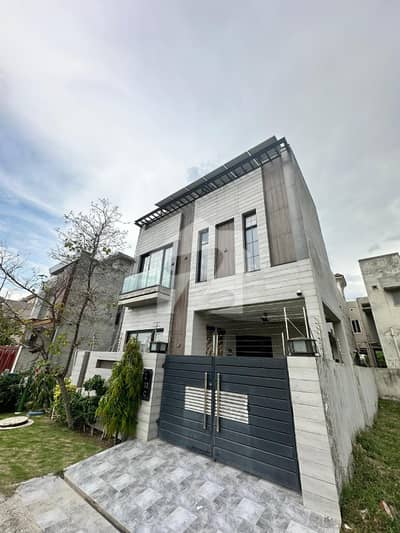 ڈی ایچ اے 9 ٹاؤن ۔ بلاک سی ڈی ایچ اے 9 ٹاؤن,ڈیفنس (ڈی ایچ اے),لاہور میں 3 کمروں کا 5 مرلہ مکان 1.8 لاکھ میں کرایہ پر دستیاب ہے۔ ڈی ایچ اے 9 ٹاؤن ۔ بلاک سی ڈی ایچ اے 9 ٹاؤن,ڈیفنس (ڈی ایچ اے),لاہور میں 3 کمروں کا 5 مرلہ مکان 1.8 لاکھ میں کرایہ پر دستیاب ہے۔