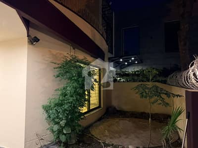 ڈی ایچ اے فیز 4 - بلاک ڈبل ای فیز 4,ڈیفنس (ڈی ایچ اے),لاہور میں 4 کمروں کا 10 مرلہ مکان 1.95 لاکھ میں کرایہ پر دستیاب ہے۔