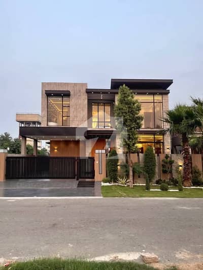 ڈی ایچ اے فیز 8 ڈیفنس (ڈی ایچ اے),لاہور میں 5 کمروں کا 1 کنال مکان 3.1 لاکھ میں کرایہ پر دستیاب ہے۔
