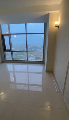 3-Beds Luxurious Apartment Available For Rent