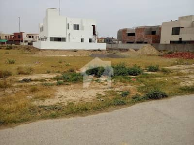 ڈی ایچ اے فیز 7 - بلاک وائے فیز 7,ڈیفنس (ڈی ایچ اے),لاہور میں 1 کنال رہائشی پلاٹ 3.75 کروڑ میں برائے فروخت۔