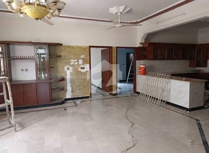 گلستانِ جوہر کراچی میں 5 کمروں کا 16 مرلہ دفتر 2.0 لاکھ میں کرایہ پر دستیاب ہے۔