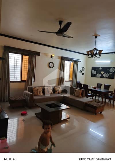 NEWLY RENOVATED HOUSE AVAILABLE AT PRIME LOCATION OF GULSHAN E IQBAL