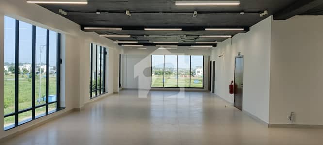 8 Marla Brand New Floor With Lift