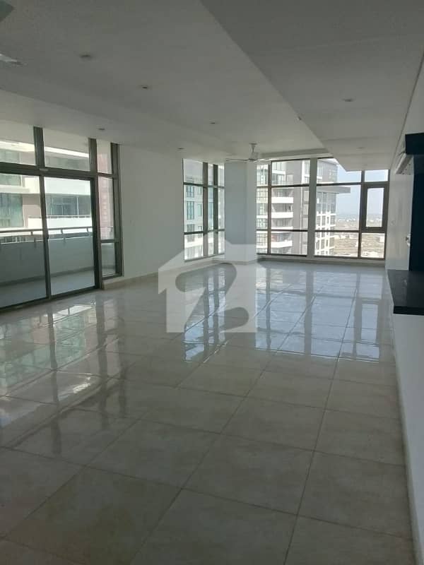 3-Beds Apartment Available For Rent 3-Beds Apartment Available For Rent