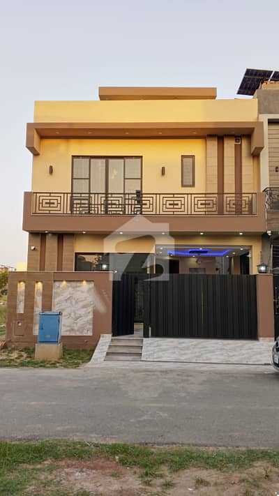 5 MARLA ELEGANT AND FULLY MAINTAINED SUPER HOT LOCATED BUNGALOW IS AVAILABLE IN THE BEST BLOCK OF DHA LAHORE.