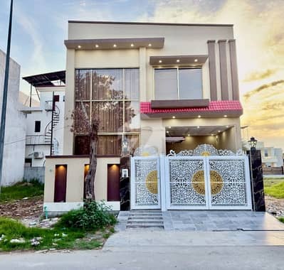 FF Block Near Commercial Market 5 Marla Brand New House Available For Sale