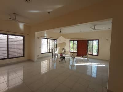 600 Yards Upper Portion For Rent Only For Multinationals and Bankers