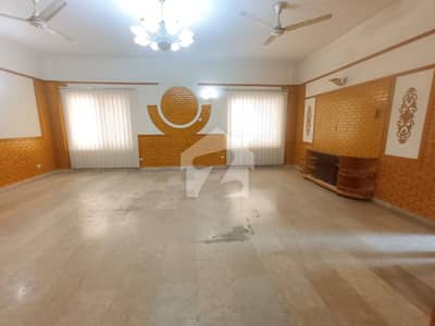 جی ۔ 15 اسلام آباد میں 4 کمروں کا 10 مرلہ فلیٹ 1.3 کروڑ میں برائے فروخت۔