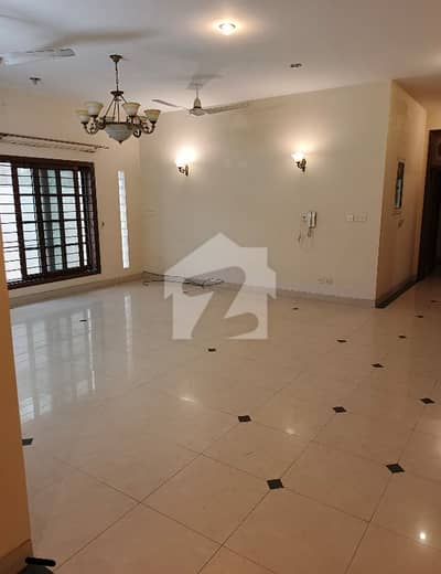 500 Yards Lower Portion For Rent Only For Multinational and Bankers