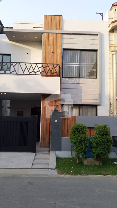 5 MARLA ELEGANT AND SEMI FURNISHED SUPER HOT LOCATED BUNGALOW IS AVAILABLE IN THE BEST BLOCK OF DHA LAHORE.