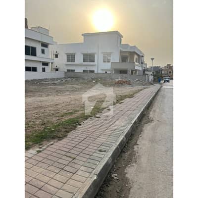 26 Marla Corner Plot With Extra Land Paid Just Next To The Park.