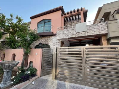 بحریہ ٹاؤن فیز 2 بحریہ ٹاؤن راولپنڈی,راولپنڈی میں 5 کمروں کا 10 مرلہ مکان 4.25 کروڑ میں برائے فروخت۔