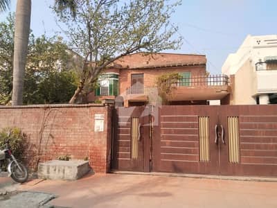 جوہر ٹاؤن فیز 1 جوہر ٹاؤن,لاہور میں 4 کمروں کا 1 کنال مکان 5.9 کروڑ میں برائے فروخت۔ جوہر ٹاؤن فیز 1 جوہر ٹاؤن,لاہور میں 4 کمروں کا 1 کنال مکان 5.9 کروڑ میں برائے فروخت۔