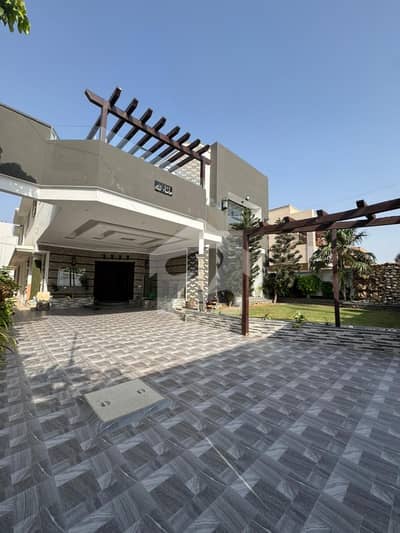 666 Square Yard House Available For Rent At DHA Phase 6