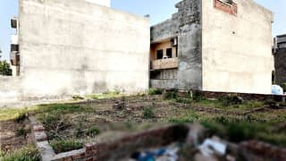 Prime Location 5 Marla Residential Plot In Valencia - Block J1 Best Option