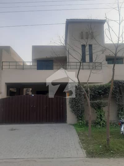 عسکری 10 - سیکٹر سی عسکری 10,عسکری,لاہور میں 5 کمروں کا 10 مرلہ مکان 5.75 کروڑ میں برائے فروخت۔ عسکری 10 - سیکٹر سی عسکری 10,عسکری,لاہور میں 5 کمروں کا 10 مرلہ مکان 5.75 کروڑ میں برائے فروخت۔