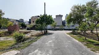 Corner Valencia - Block J1 Residential Plot For sale Sized 7 Marla