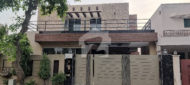 ڈی ایچ اے فیز 4 ڈیفنس (ڈی ایچ اے),لاہور میں 4 کمروں کا 10 مرلہ مکان 2.0 لاکھ میں کرایہ پر دستیاب ہے۔