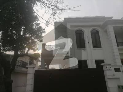 700 Square Yards House In F-7 Is Available For Rent