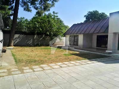 4 Kanal Prime Location Old House Is For SALE In F-7