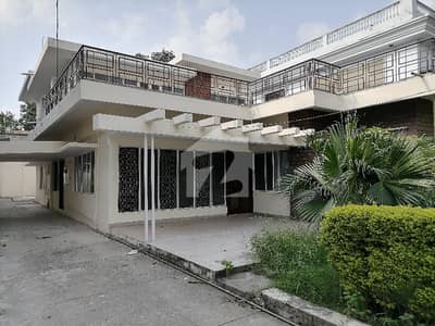 ایف ۔ 6 اسلام آباد میں 4 کمروں کا 1 کنال مکان 3.0 لاکھ میں کرایہ پر دستیاب ہے۔