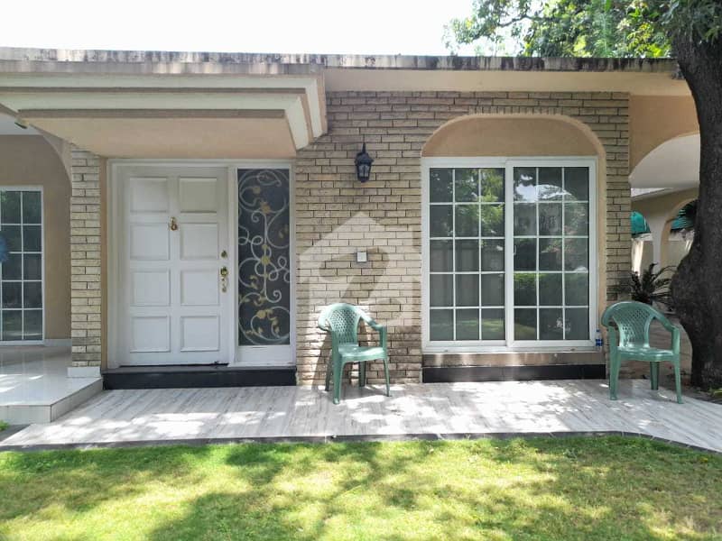 Old House Is For SALE In F-8 Old House Is For SALE In F-8