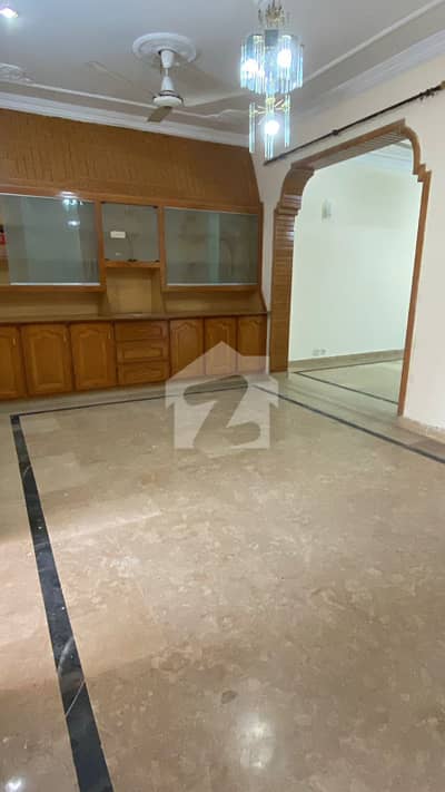 8 Marla Double Storey House 5becrooms A/Bathrooms DD Car Pakring Good Location