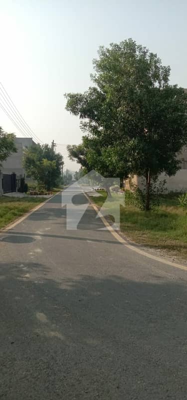 اے ڈبلیو ٹی فیز 2 ۔ بلاک بی اے ڈبلیو ٹی فیز 2,اے ڈبلیو ٹی آرمی ویلفیئر ٹرسٹ,رائیونڈ روڈ,لاہور میں 1 کنال رہائشی پلاٹ 2.4 کروڑ میں برائے فروخت۔
