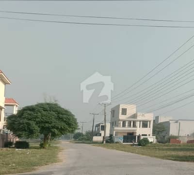 اے ڈبلیو ٹی فیز 2 ۔ بلاک سی۔1 اے ڈبلیو ٹی فیز 2,اے ڈبلیو ٹی آرمی ویلفیئر ٹرسٹ,رائیونڈ روڈ,لاہور میں 1 کنال رہائشی پلاٹ 1.8 کروڑ میں برائے فروخت۔